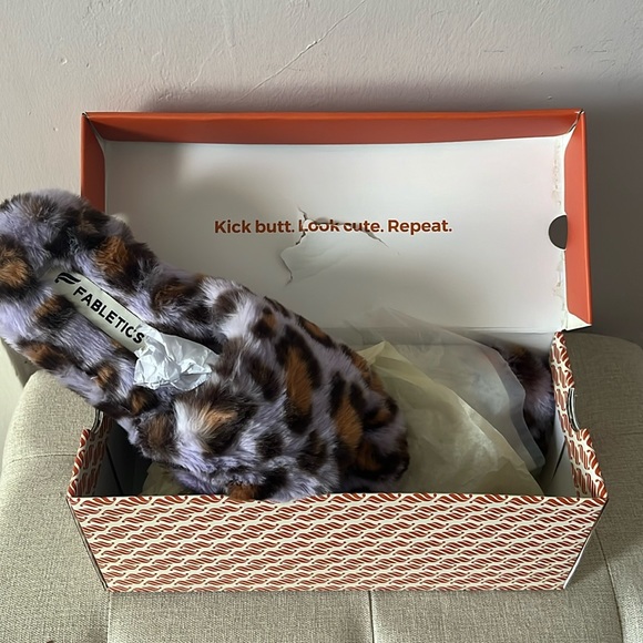 Fabletics slippers NWT - Picture 1 of 3